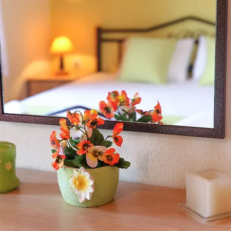 Semesterbostad Rosa *