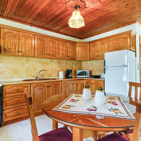 Semesterbostad Rosa *